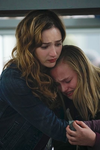 Kristen Connolly with Madison Wolf in Zoo